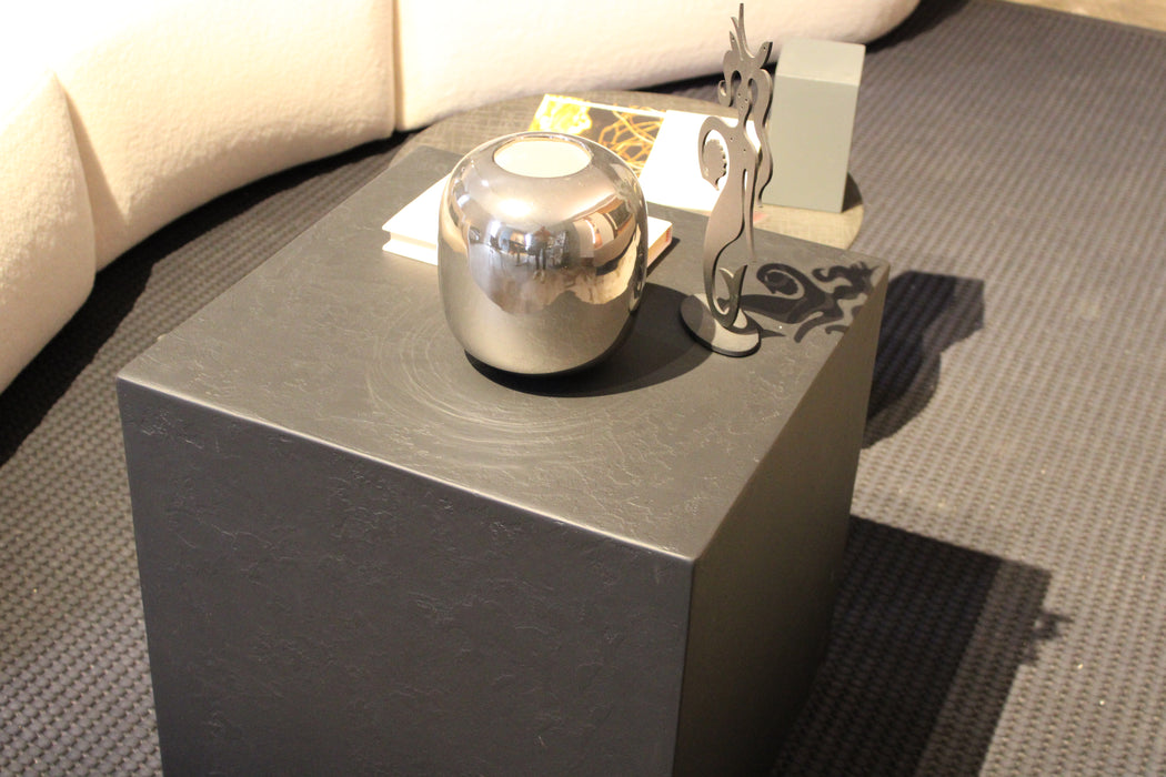 Tavolino Monolite di Disain