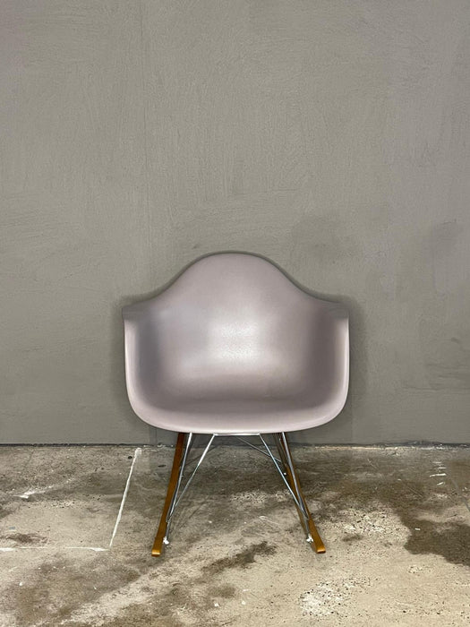 Sedia Eames Plastic Chair RAR di Vitra